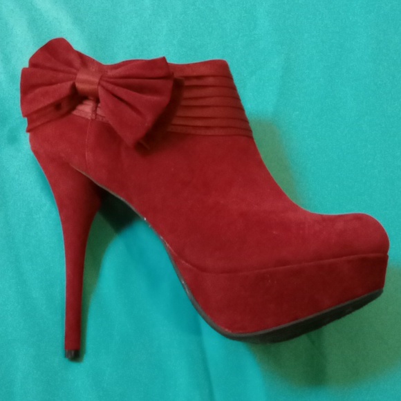 BAMBOO Shoes - bamboo red faux suede booties, size 9